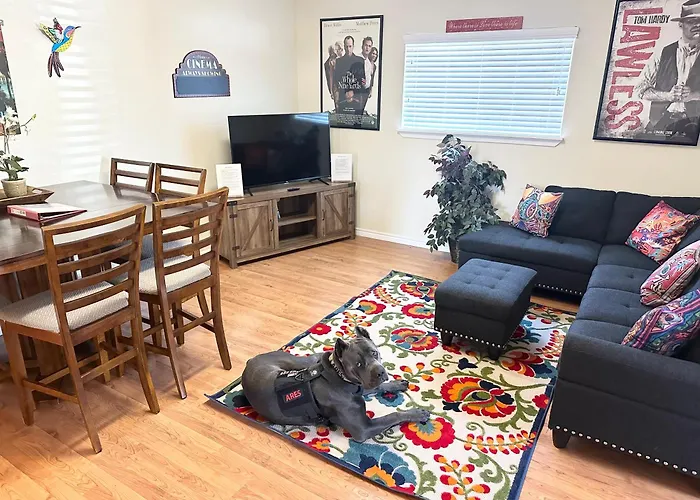 Minutes To Riverwalk, Sleeps 12, Pets Welcome!