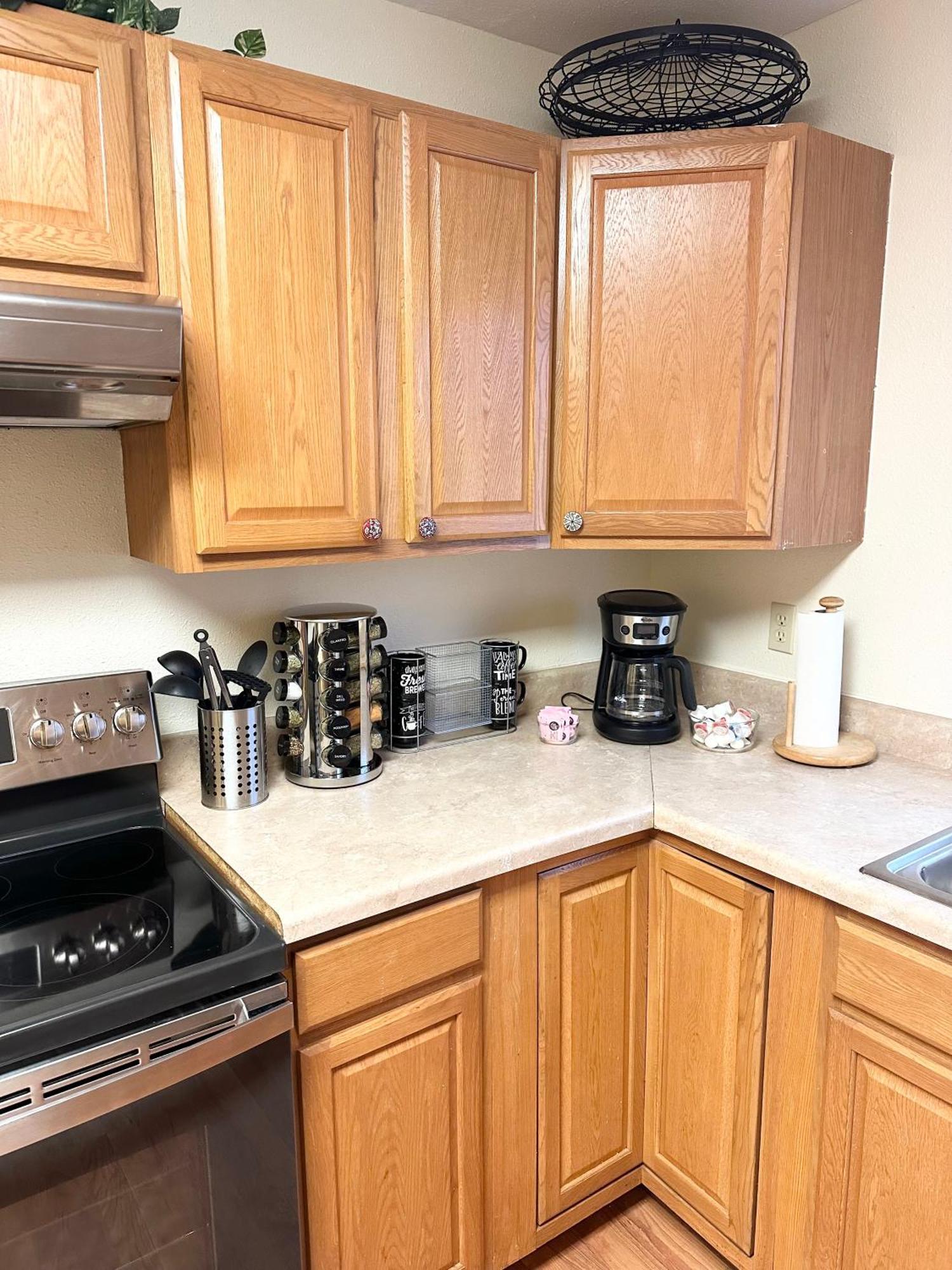Minutes To Riverwalk, Sleeps 12, Pets Welcome! Holiday home *